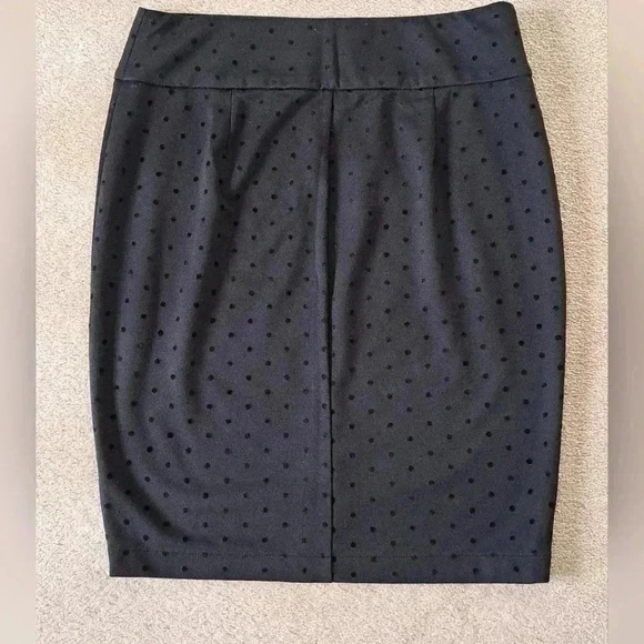 ❤️ Maurices Black Polka-dot Knit Skirt Size  Medium - Picture 6 of 6